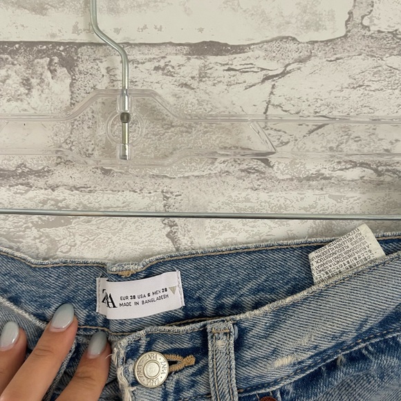 Zara High Rise Jeans Ripped - Picture 7 of 8